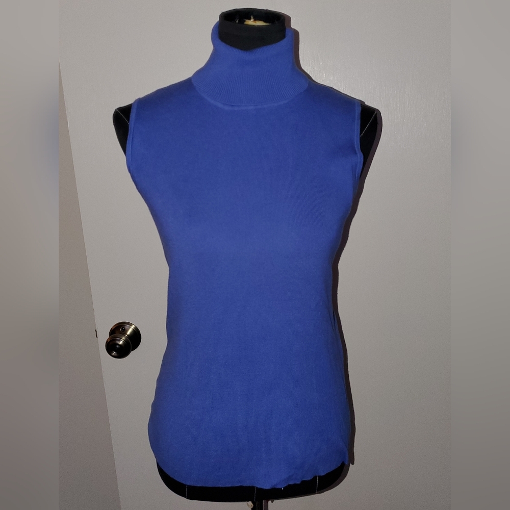 WD NY Womens Periwinkle Blue Sleeveless Turtleneck, Size Medium